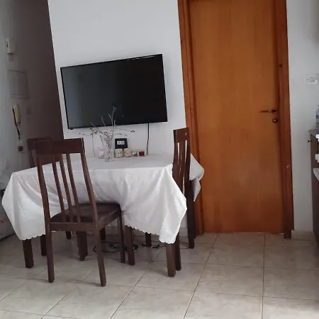 2 Bedroom With View Of 아파트 *