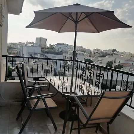 2 Bedroom With View Of 아파트 라르나카